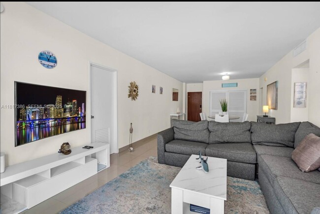 Building Photo - 4001 S Ocean Dr