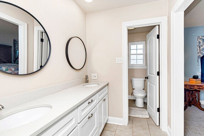 Building Photo - 3 Bedroom House Available off Jefferson Hwy