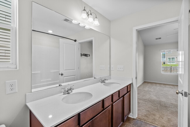 Building Photo - 424 Keeble Dr