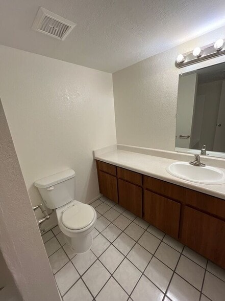 Building Photo - 1201 S McClintock Dr