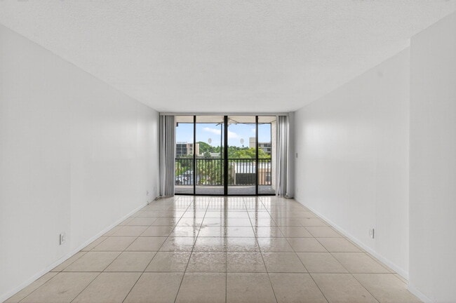 Building Photo - 12 Royal Palm Way