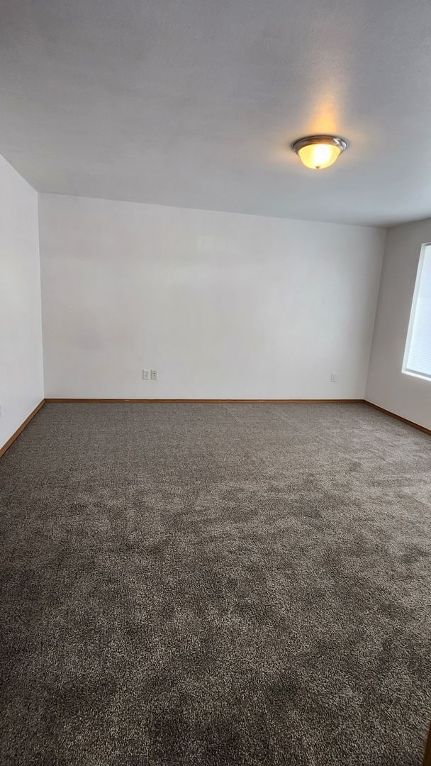 Building Photo - 2 bed 1 bath home in the country with park...