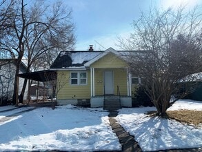 Building Photo - Don't Miss This Northwest Area 2 Bedroom 1...