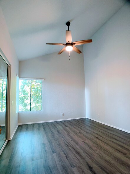 Building Photo - 22725 Lakeway Dr