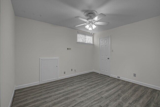 Building Photo - 13975 Hollowgreen Dr