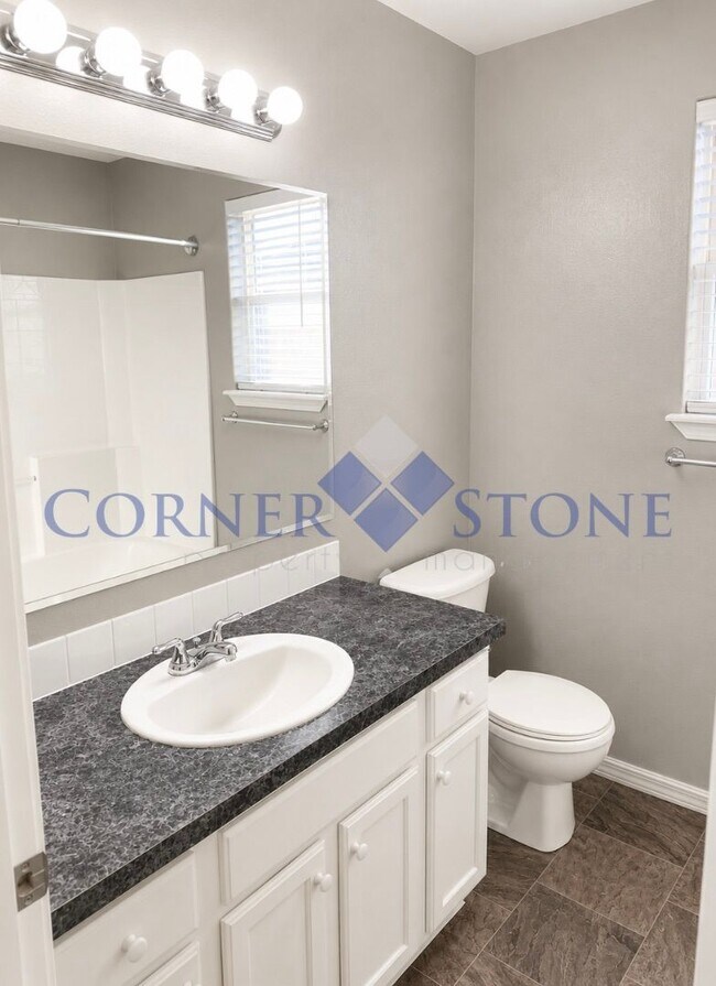 Building Photo - Wonderful Home Next to Nampa's Greenbelt!