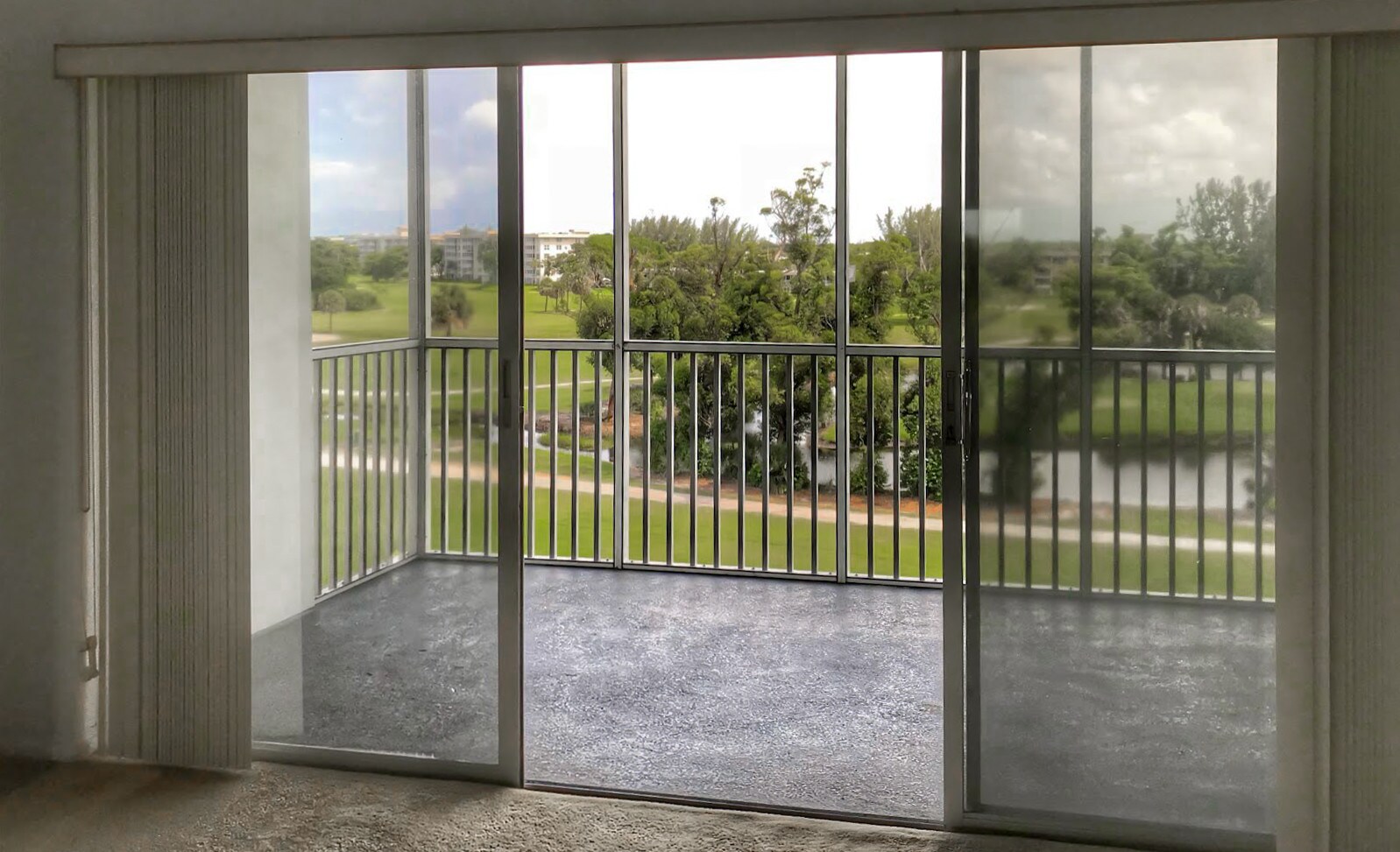 Building Photo - 3000 N Palm Aire Dr