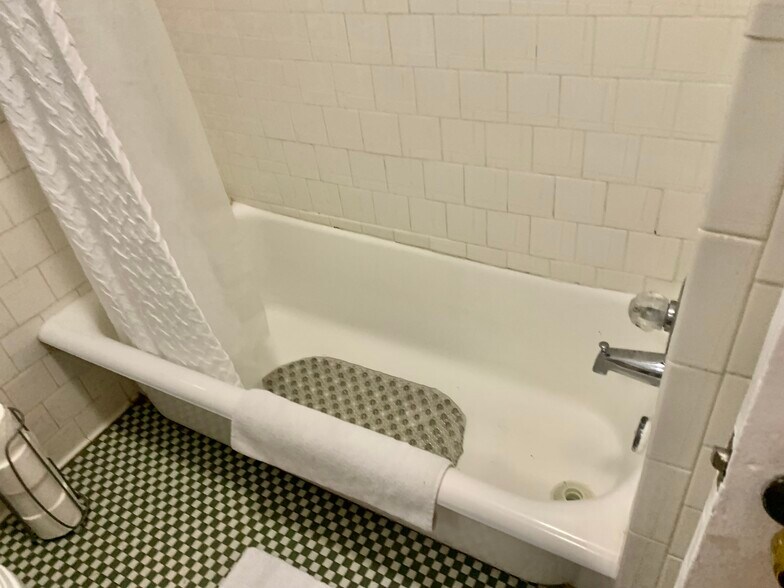 Building Photo - 1039 Riviera St