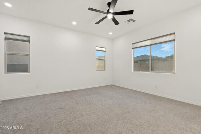 Building Photo - 8804 W Vista Ave