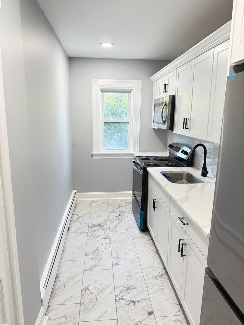 Building Photo - 8 Lamprey St