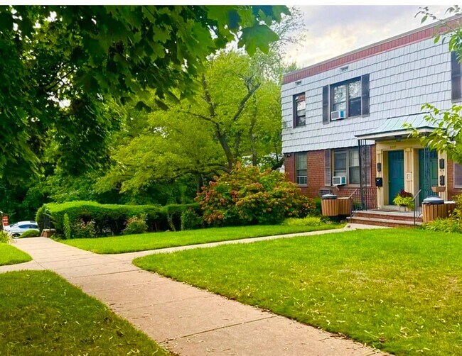 Primary Photo - 69-57 Park Dr E