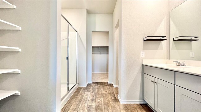 Building Photo - 5913 Shanjia Dr
