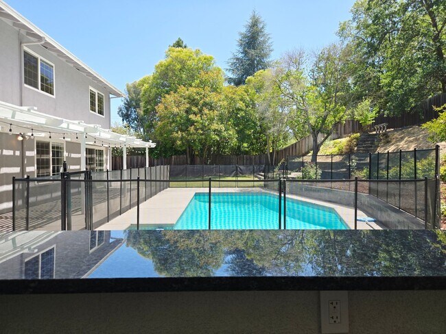 Building Photo - Stunning 4BD + Office Home with Pool in Li...