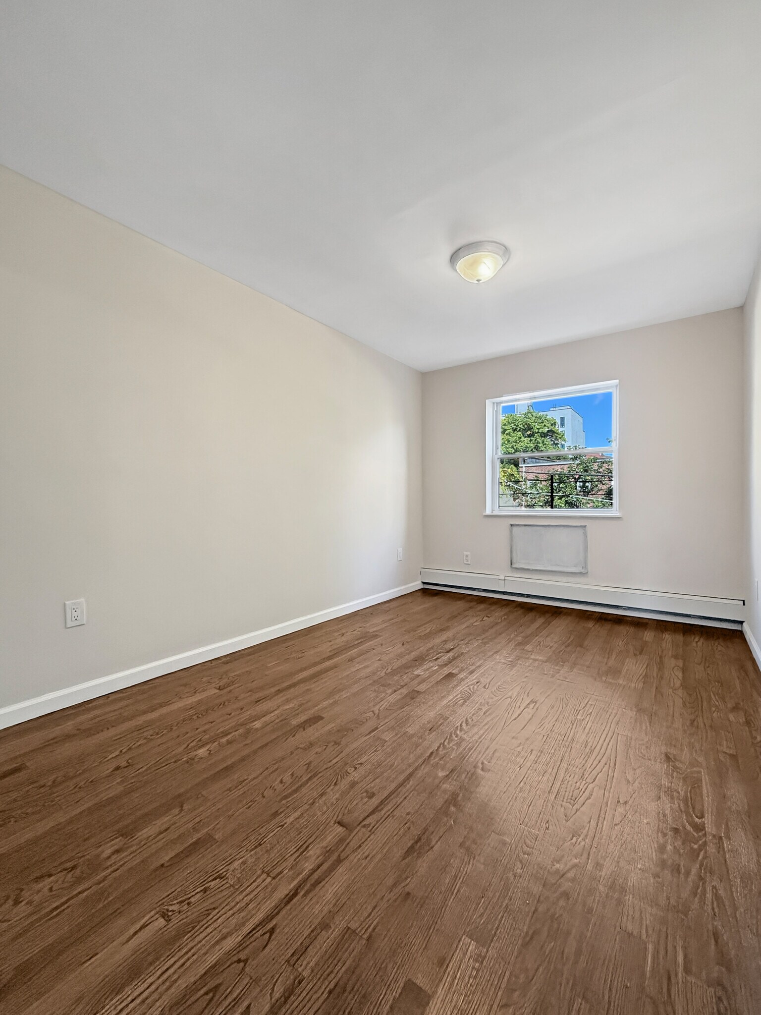 Building Photo - 495 Maple St