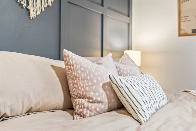 Building Photo - 185 Heights Ave