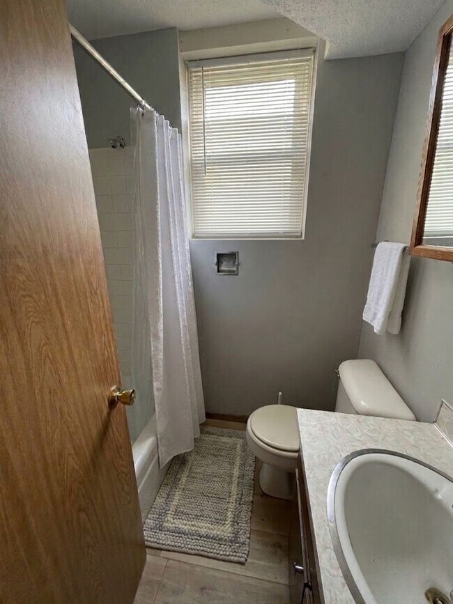 Interior Photo - 1133 Dixon Dr