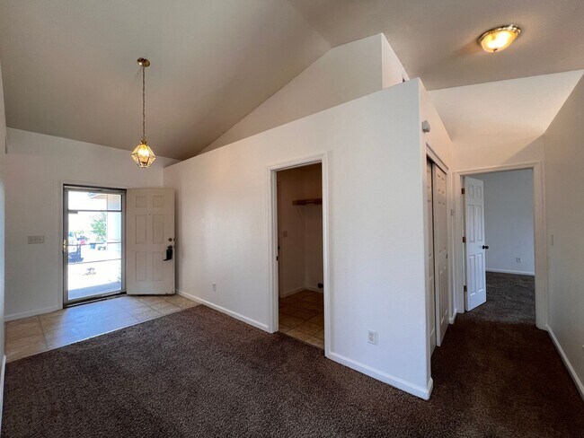 Building Photo - 3 bedroom Fernley home in Donner Trails