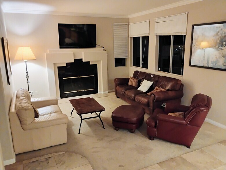 Building Photo - 601 Aliento Ct