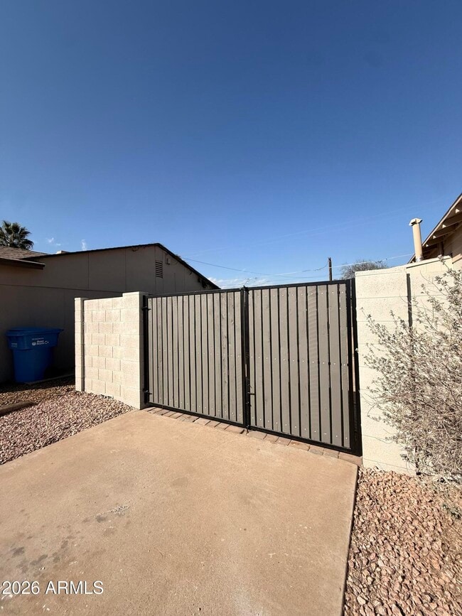 Building Photo - 2708 N Dayton St