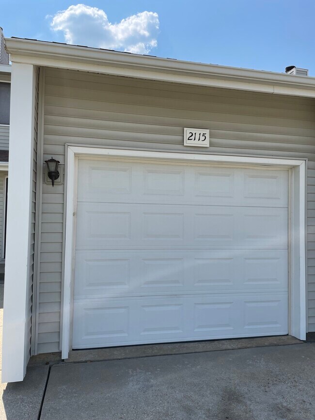 Building Photo - 2115 SW Brandywine Ln