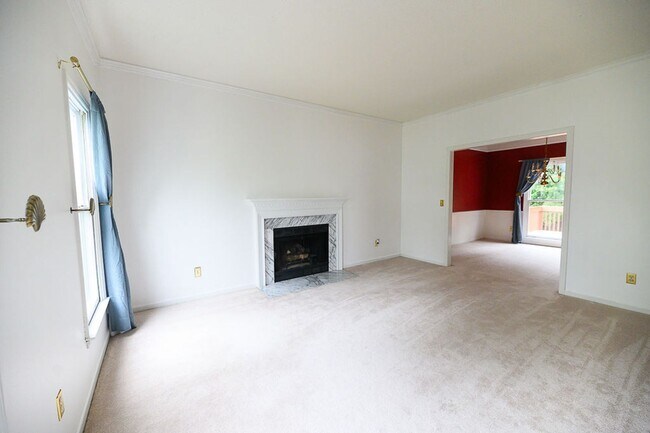 Building Photo - Wonderful and Spacious 3 bedroom home 2.5 bath in High Point with 2 car garage and large fenced-i...