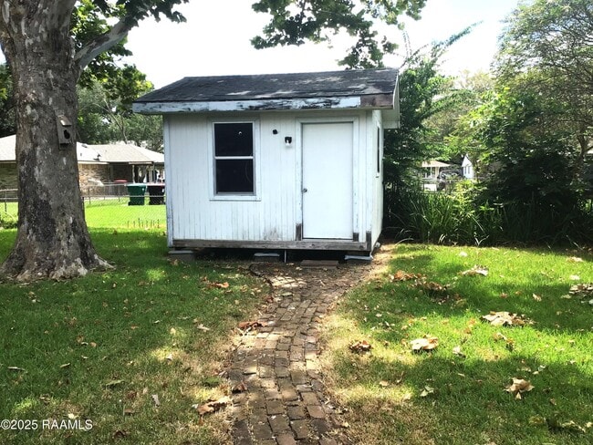 Building Photo - 116 Sorority Dr