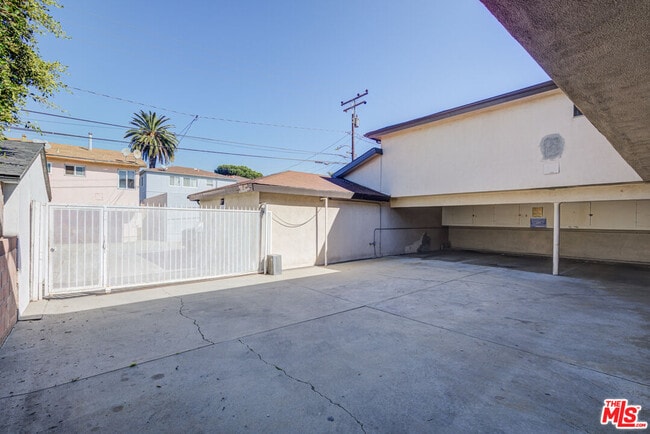 Building Photo - 305 E Plymouth St