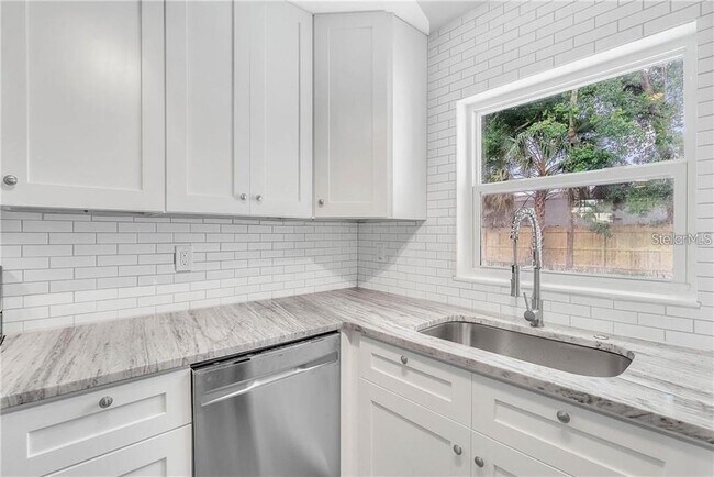 Building Photo - 1610 Tulane St