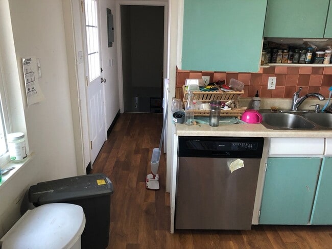 Building Photo - Updated 6 Bed 4 Bath House.  Pictures do n...