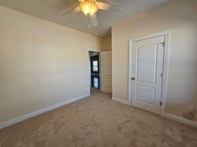 Building Photo - Charming Bungalow at Historic Seminary Ridge