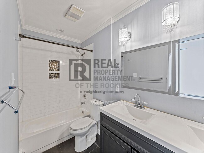 Building Photo - 512 E Monroe Dr