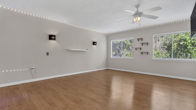 Building Photo - Fantastic 3br/3ba/2car gar home/pool in Pa...