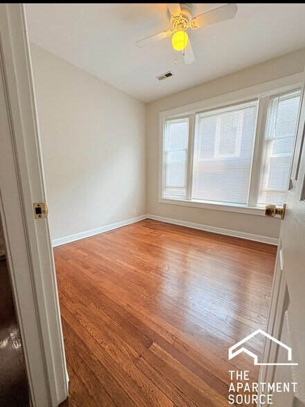 Building Photo - 4011 S Calumet Ave