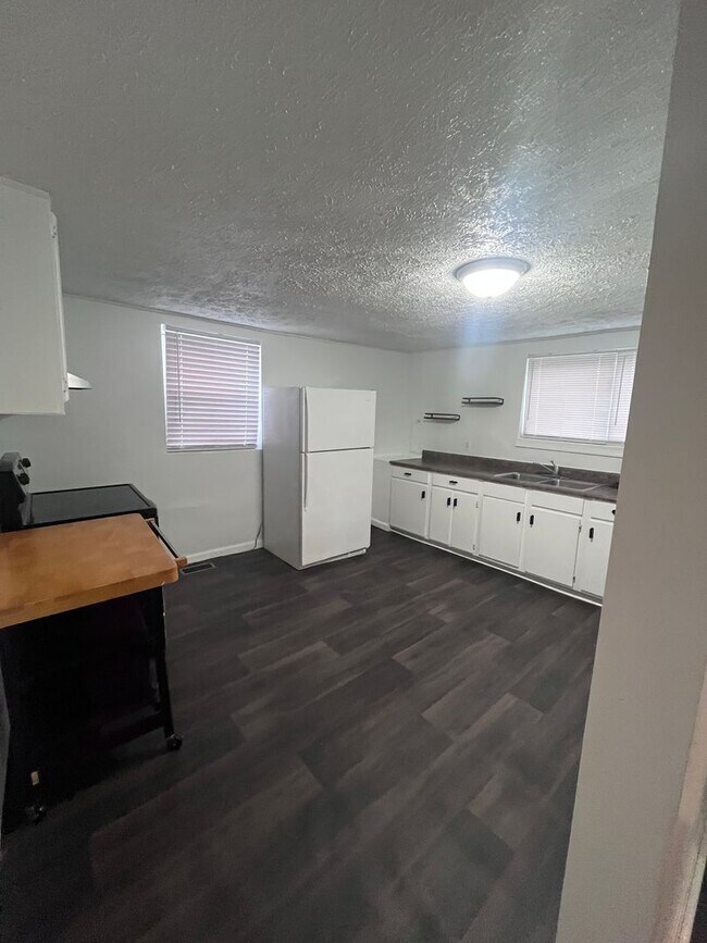 Building Photo - Second Street (112-A-B)