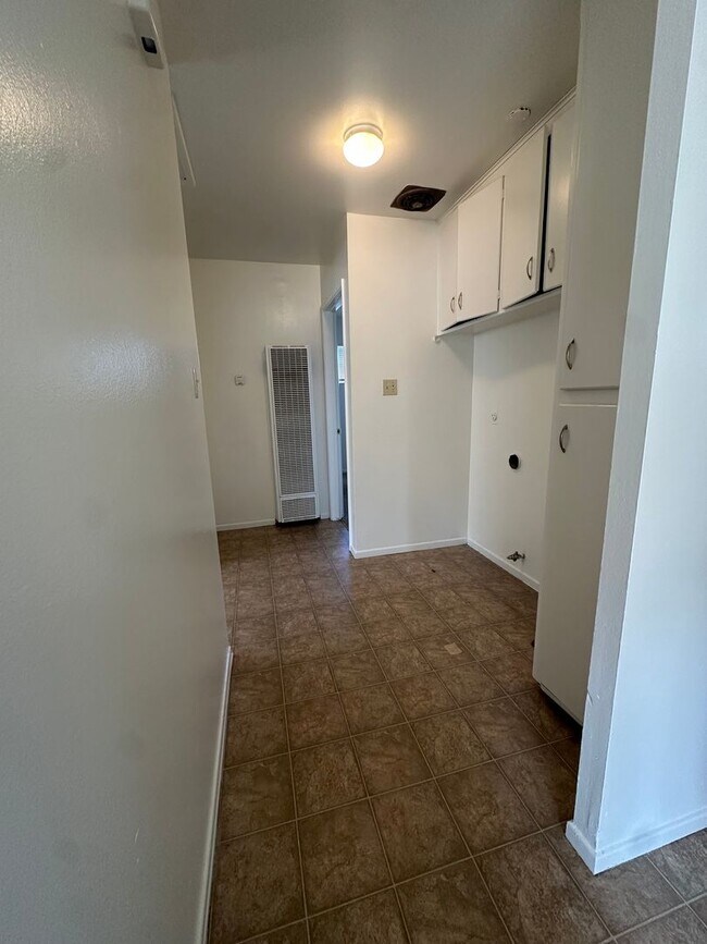 Building Photo - 119-119 W Locust Ave