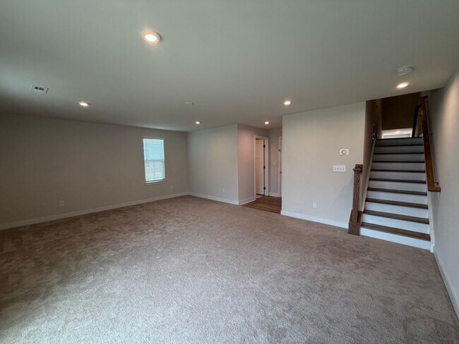 Building Photo - 921 Portrush Ln