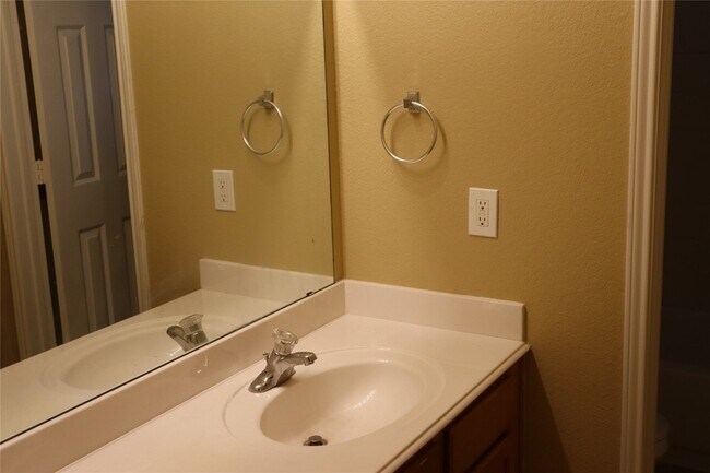 Building Photo - 9724 Old Field Dr