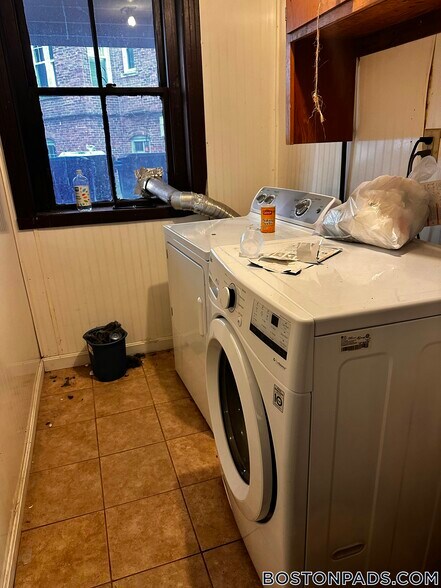 Building Photo - 19 Netherlands Rd