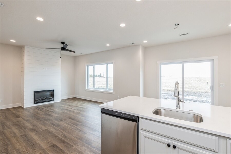 Building Photo - 915 Henryson St