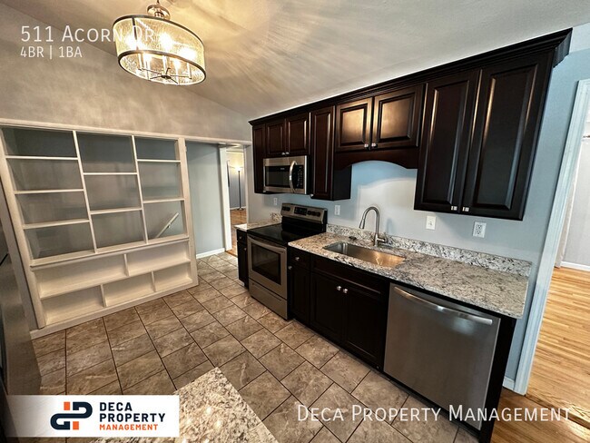 Building Photo - 4 Bedroom House in Lindbergh School District!