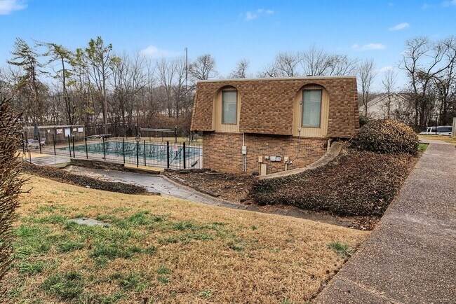 Building Photo - 420 Walton Ln