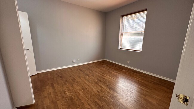 Building Photo - 4917 N Avers Ave