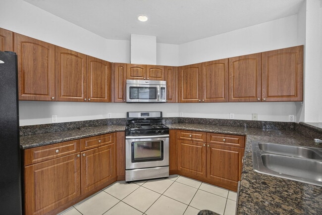 Building Photo - 10671 Old Hammock Wy