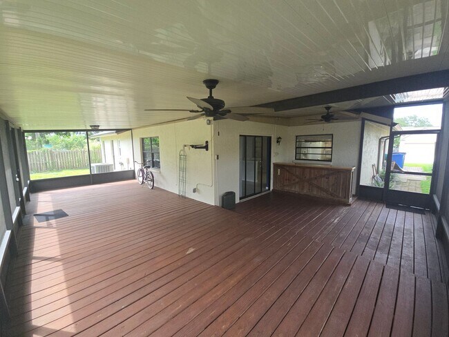 Building Photo - Solar Energy 3/2 Home in Riverview, FL.