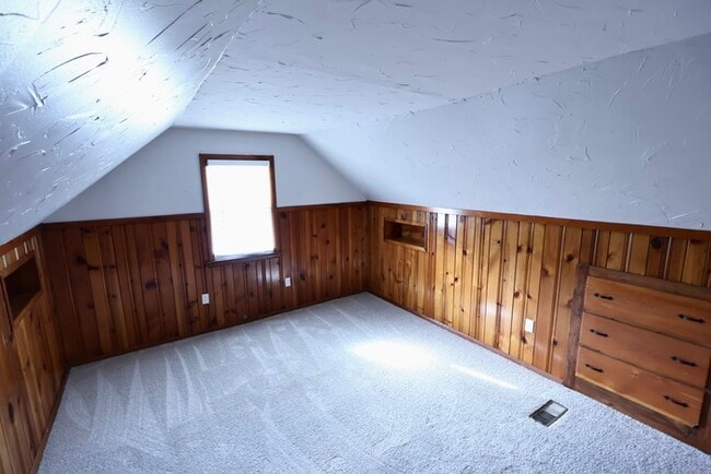 Building Photo - 843 Davies Ave