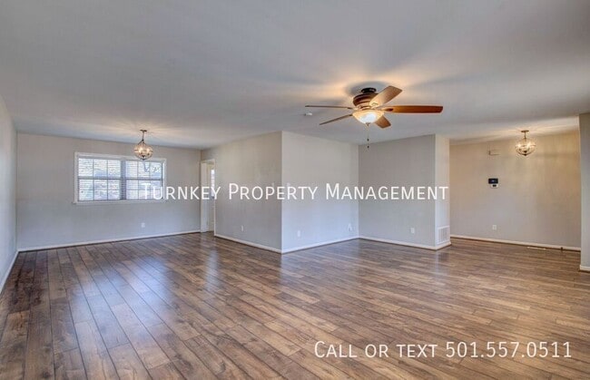 Building Photo - 2 Forest Maple Ct