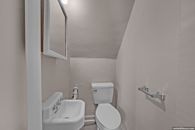 Building Photo - 1016 N Union St