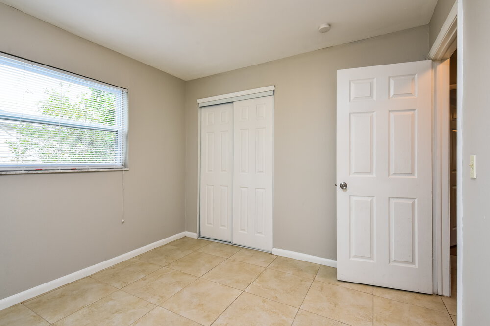 Building Photo - 5595 Sunrise Dr