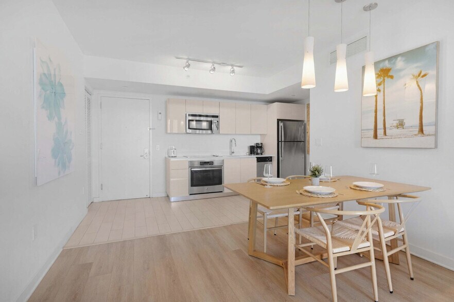 Building Photo - 2602 E Hallandale Beach Blvd