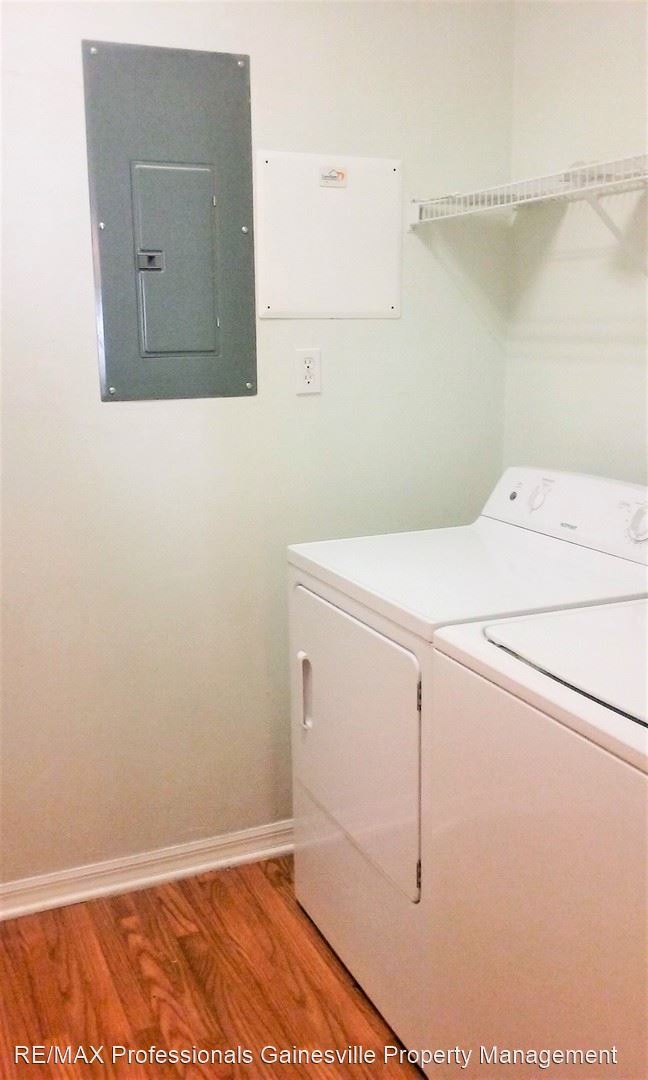 Building Photo - 3 br, 2.5 bath House - 162 SW 145th Drive #10